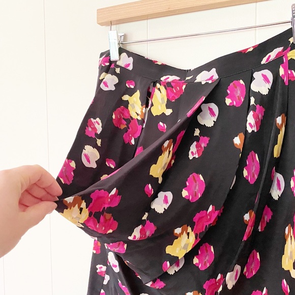 ❌SOLD❌ DO NOT BUY🚫Anthropologie Dolan 100% Silk Floral Cowl Mini Skirt - Picture 5 of 9
